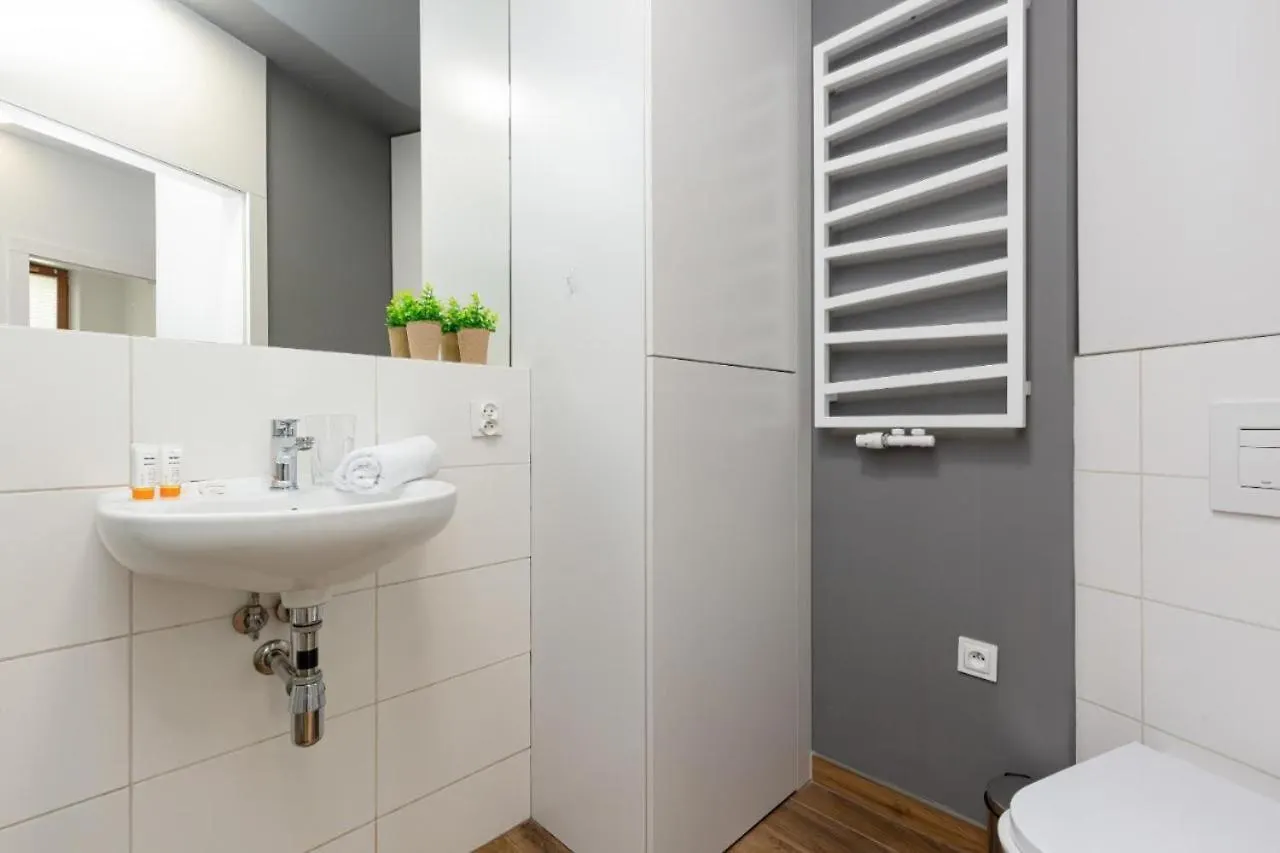 Modern Apartment With Balcony Near Hilton Warsaw Poland