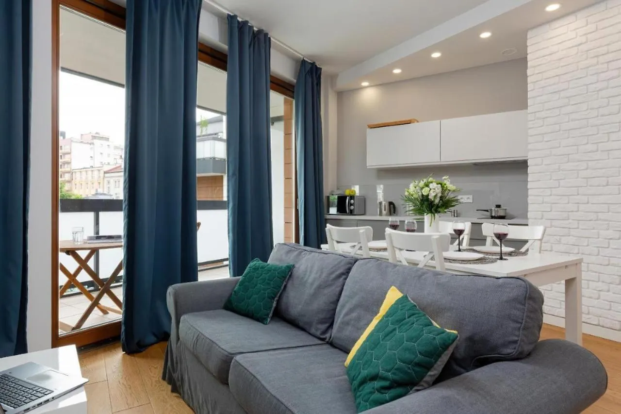 Modern Apartment With Balcony Near Hilton location
